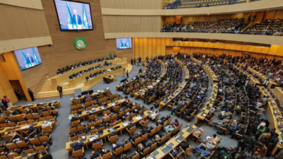 القمة الإفريقية تطالب بدعم مطلق لعضوية فلسطين الكاملة وتحذر من تهجير سكان غزة