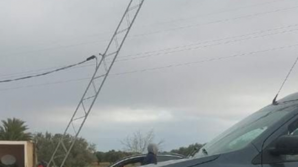 جبنيانة: حادث مرور يُسقط عمود كهرباء ويتسبب في اضطراب بالتزود بالتيار