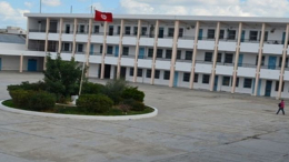 سيدي حسين: 3 أشخاص يحاولون اقتحام مجلس التربية بأحد المعاهد وتهديد الإطار الإداري