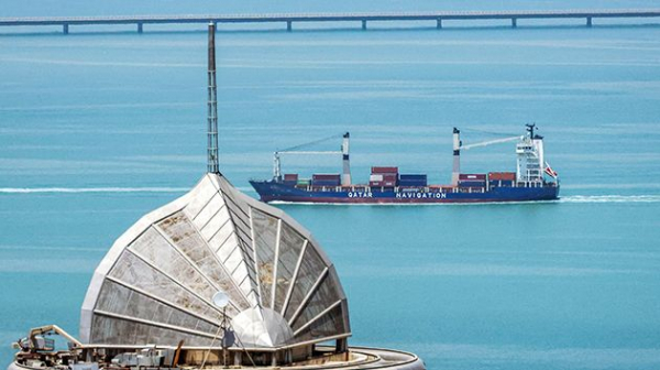 الكويت: تعرض ميناء مبارك الكبير لهجوم بمسيرات وصواريخ