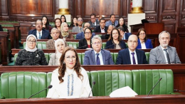 وزيرة المالية : 